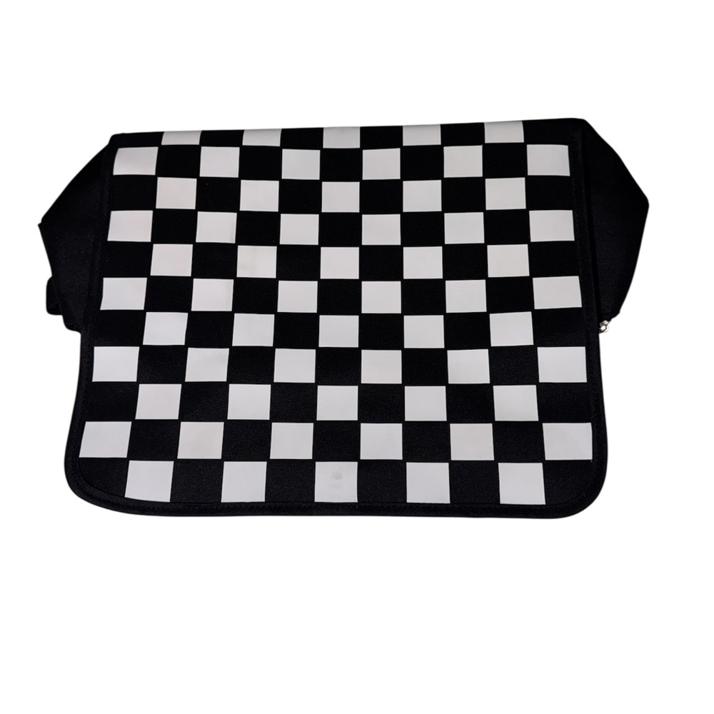 Checkered Black and White Travel Bag with Heat Resistant Mat